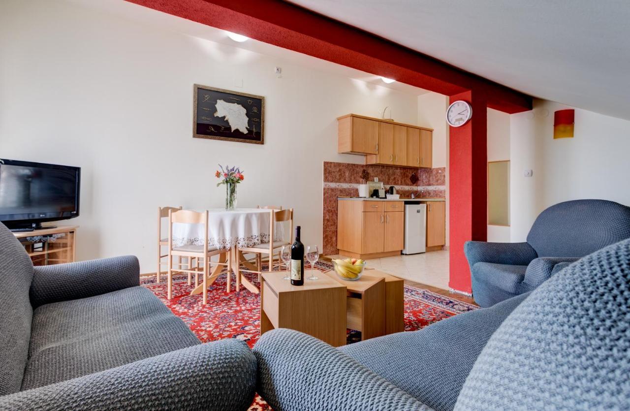 Apartments Lungomare Tivat Exterior foto