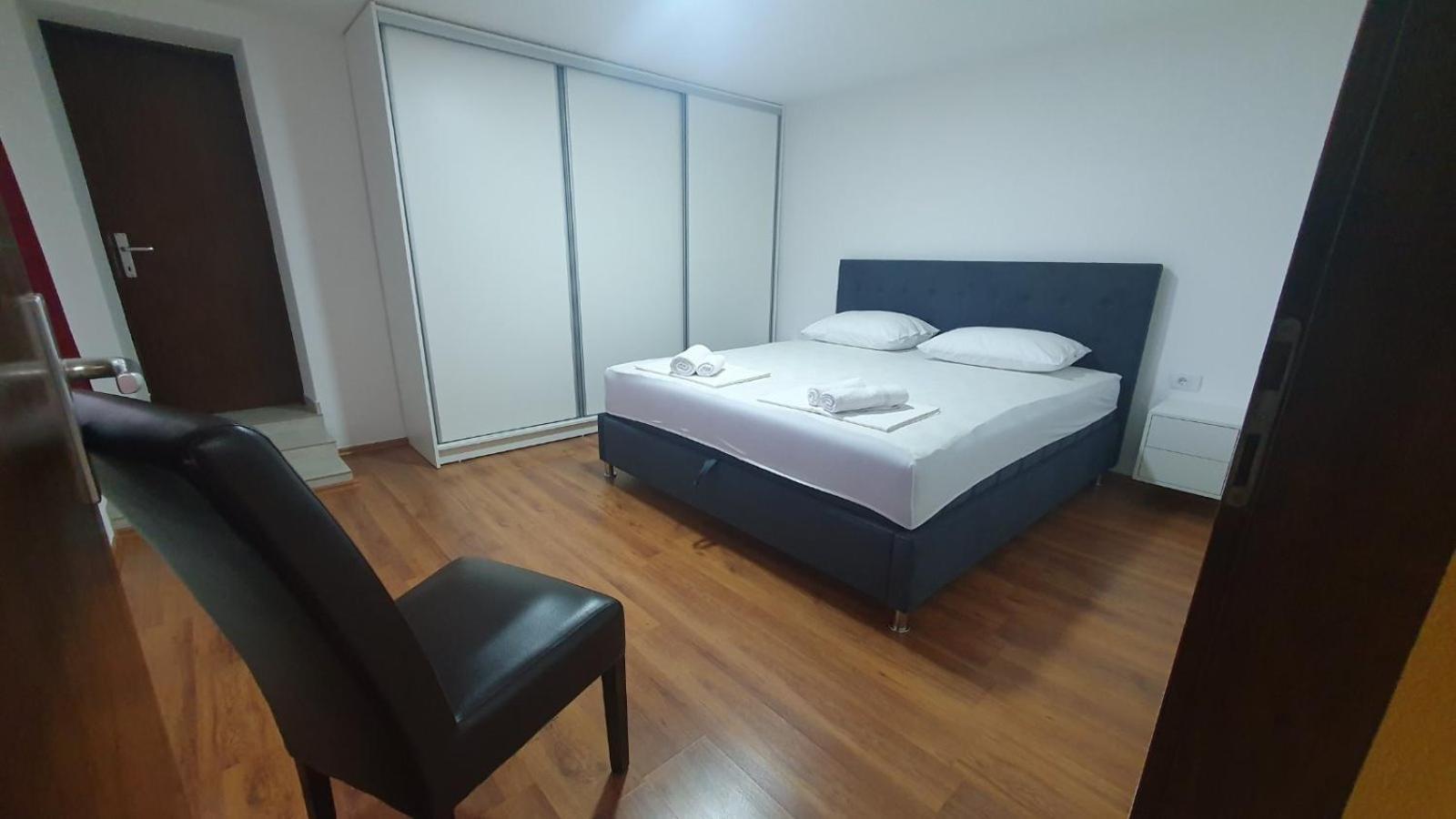 Apartments Lungomare Tivat Exterior foto